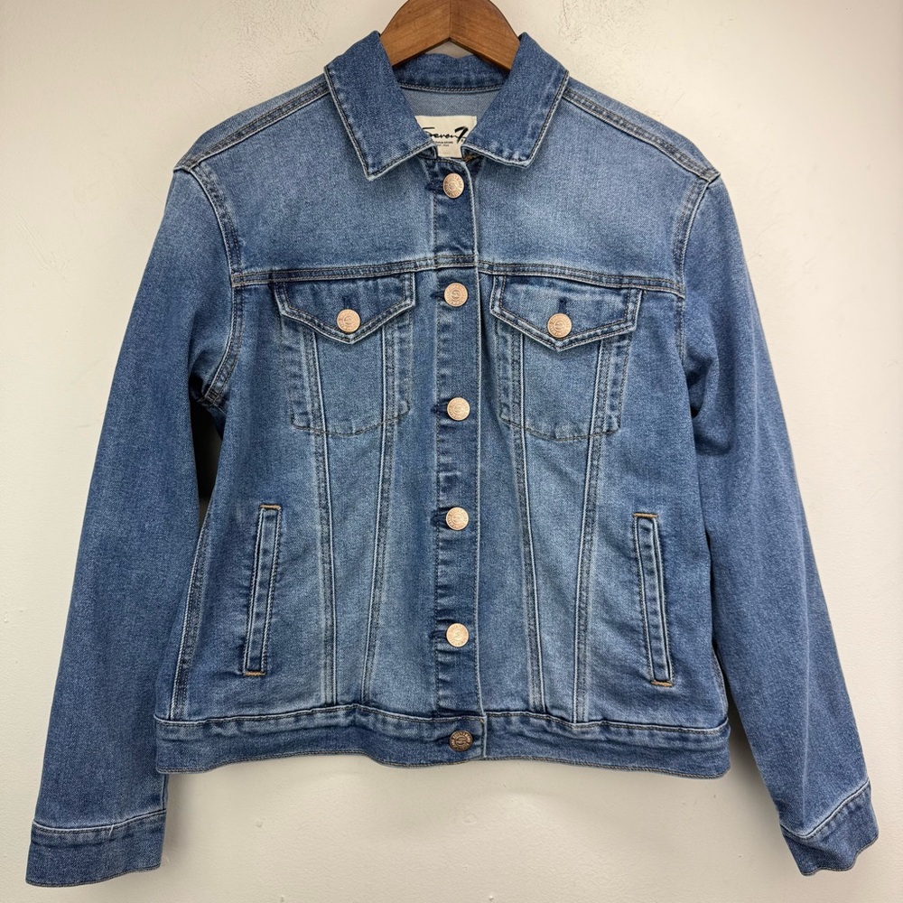 Seven7 size Small Women’s Blue Denim Button Up Trucker Jean Jacket